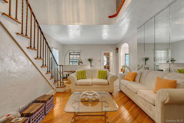 61 Continental Place, Glen Cove, NY 11542