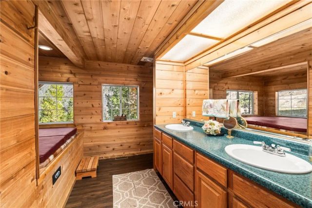 1 Sunny Slope, Running Springs, CA 92382