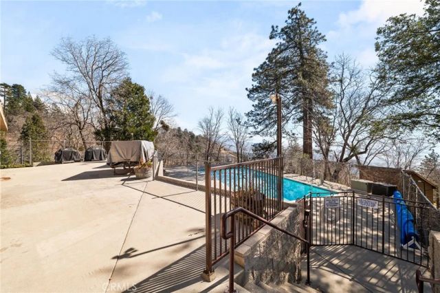 1 Sunny Slope, Running Springs, CA 92382