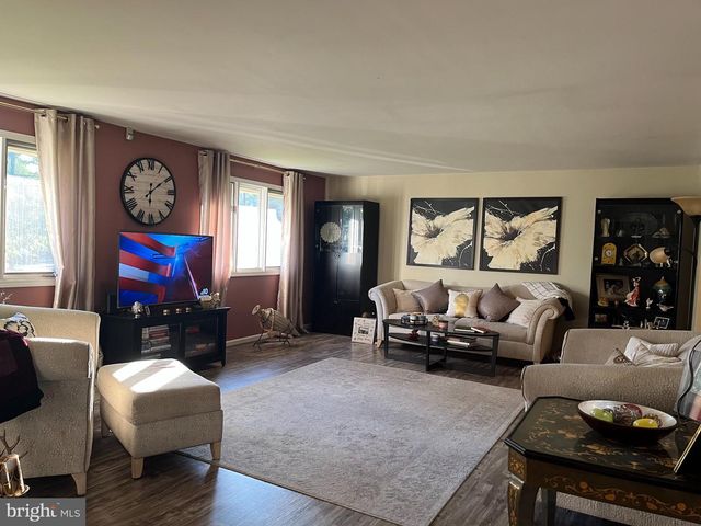 1025 CHEWS LANDING RD, Laurel Springs, NJ 08021
