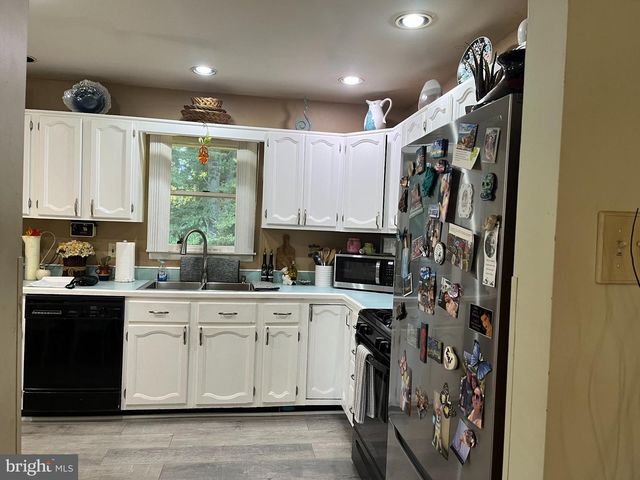 1025 CHEWS LANDING RD, Laurel Springs, NJ 08021