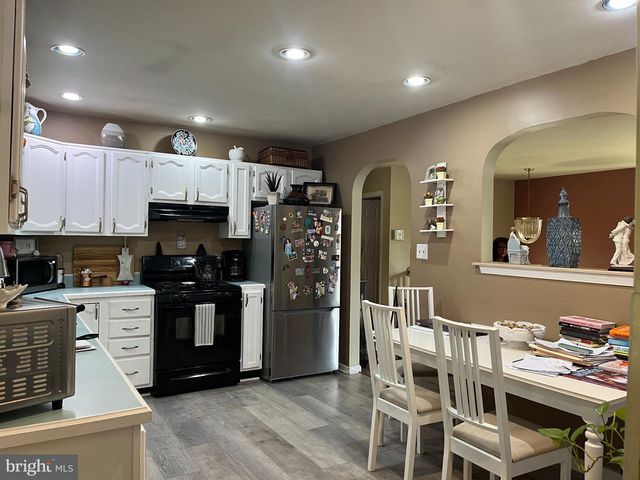 1025 CHEWS LANDING RD, Laurel Springs, NJ 08021
