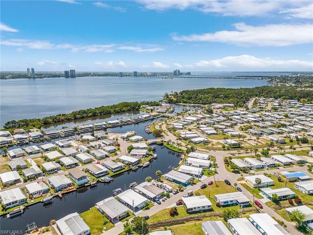 5526 Miles Standish LN, North Fort Myers, FL 33917