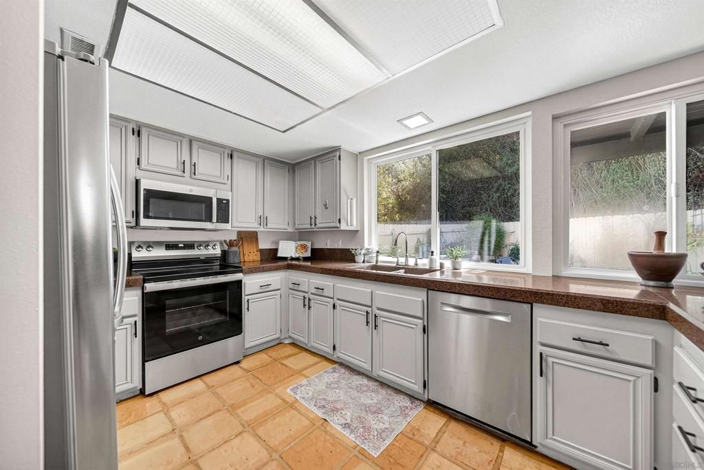 Image 5 of property listing at 2944 Cottingham St, Oceanside, CA 92054