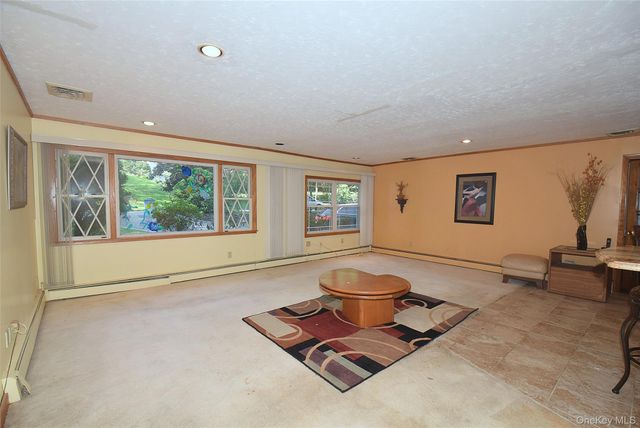 29 Ivy Hill Drive, Hauppauge, NY 11787