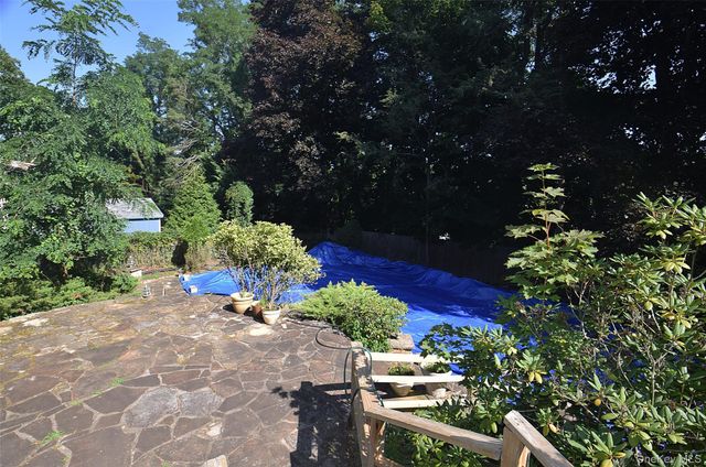 29 Ivy Hill Drive, Hauppauge, NY 11787