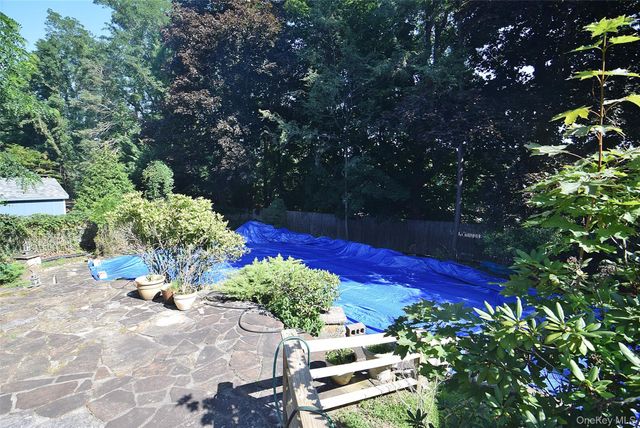 29 Ivy Hill Drive, Hauppauge, NY 11787