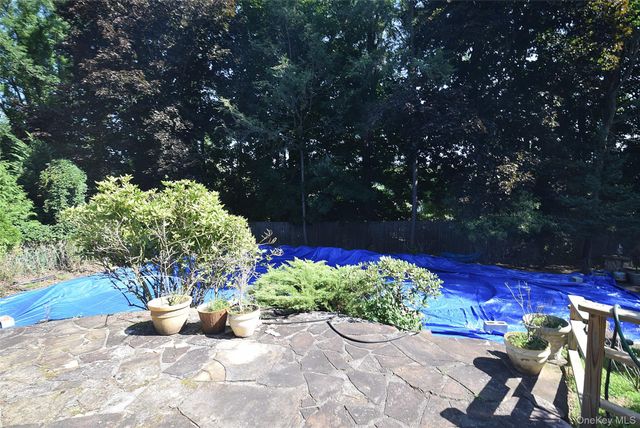 29 Ivy Hill Drive, Hauppauge, NY 11787
