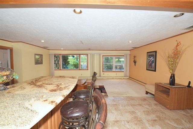 29 Ivy Hill Drive, Hauppauge, NY 11787