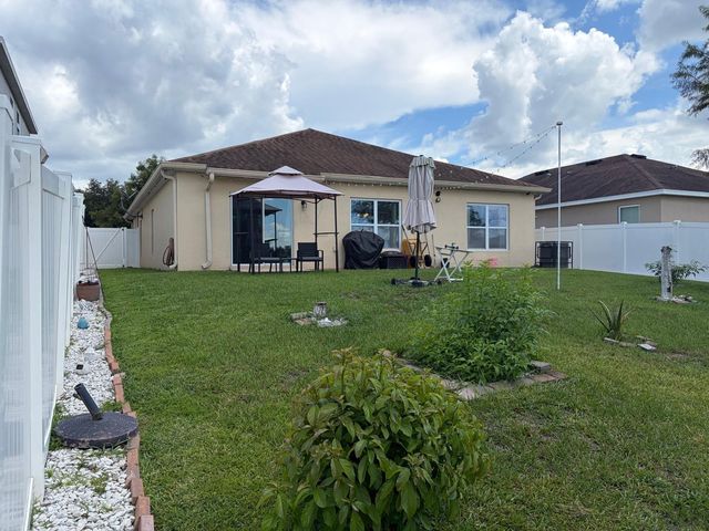 272 SPARROW HAWK DRIVE, Groveland, FL 34736