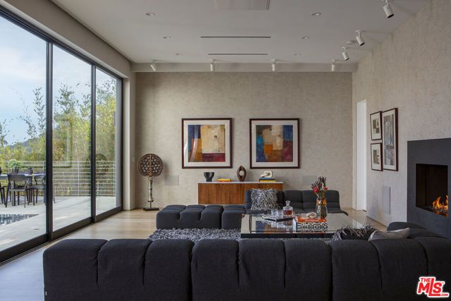 1517 Oriole Lane, Los Angeles, CA 90069