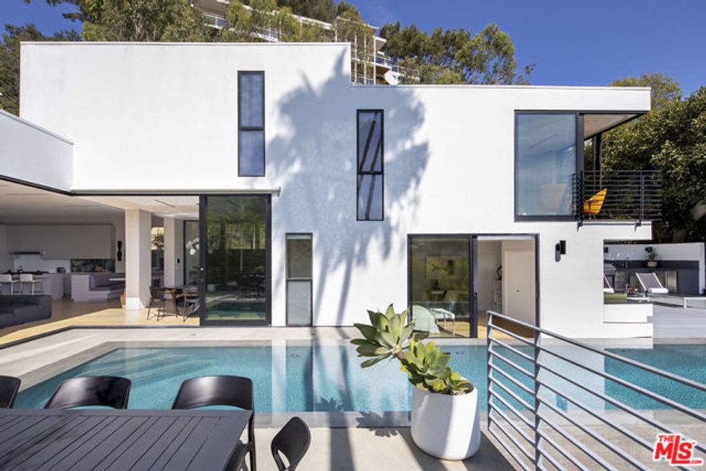 1517 Oriole Lane, Los Angeles, CA 90069