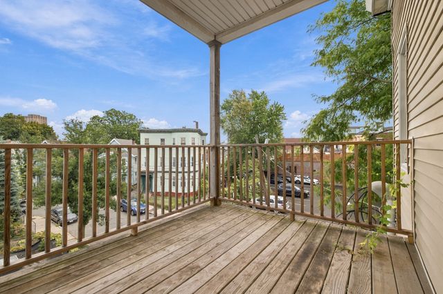 1 Beacon St 3R, Somerville, MA 02143