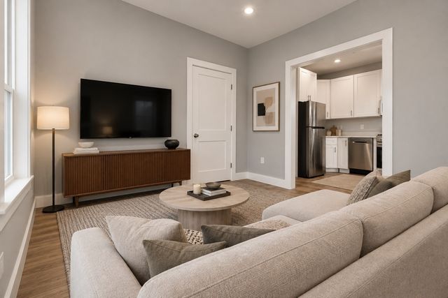 1 Beacon St 3R, Somerville, MA 02143