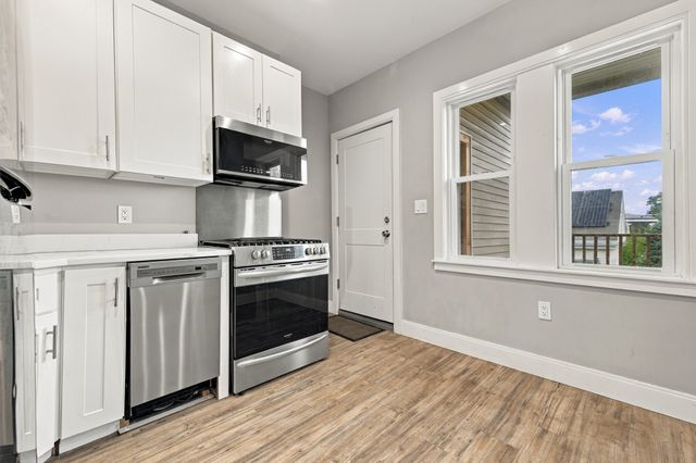 1 Beacon St 3R, Somerville, MA 02143
