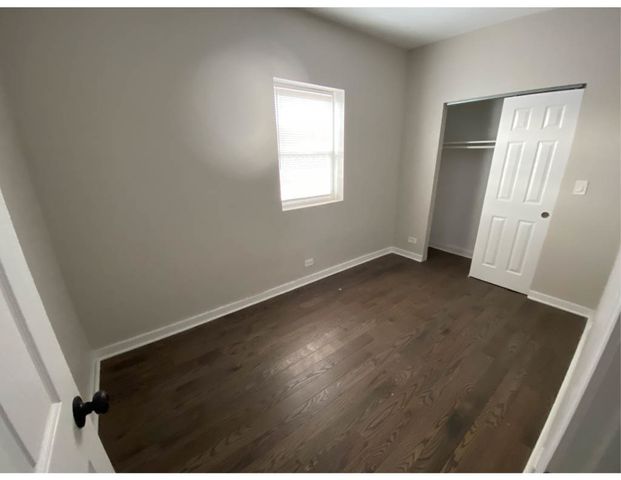 8744 S Saginaw Avenue, Chicago, IL 60617