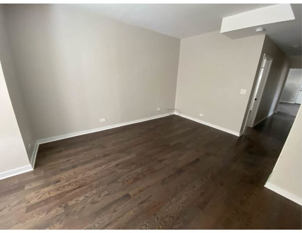 8744 S Saginaw Avenue, Chicago, IL 60617