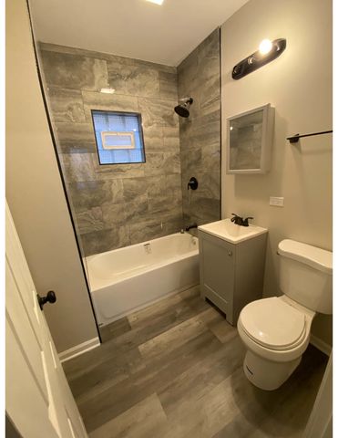 8744 S Saginaw Avenue, Chicago, IL 60617