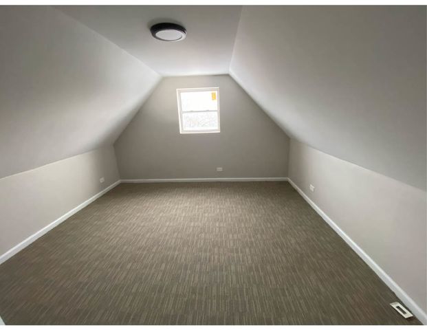 8744 S Saginaw Avenue, Chicago, IL 60617