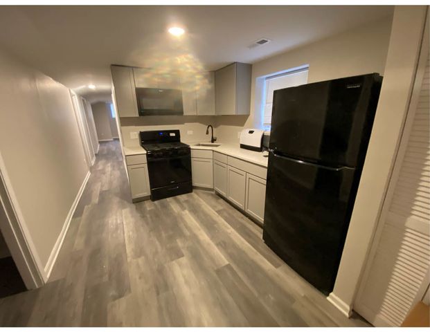 8744 S Saginaw Avenue, Chicago, IL 60617