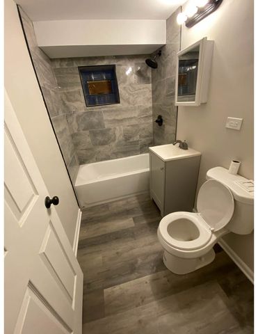 8744 S Saginaw Avenue, Chicago, IL 60617