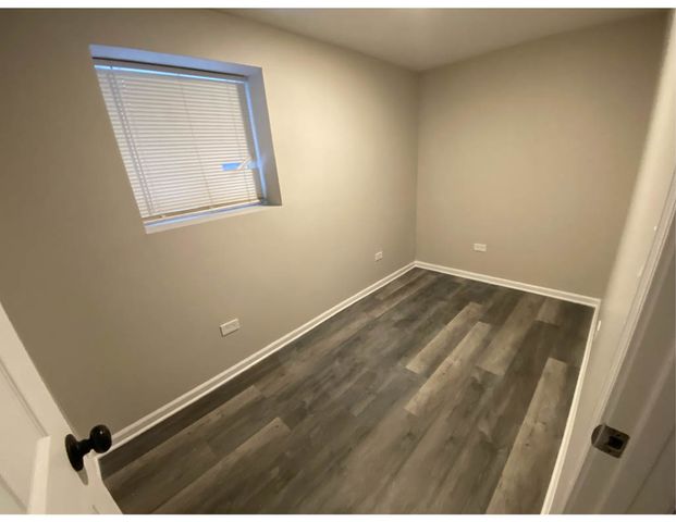 8744 S Saginaw Avenue, Chicago, IL 60617