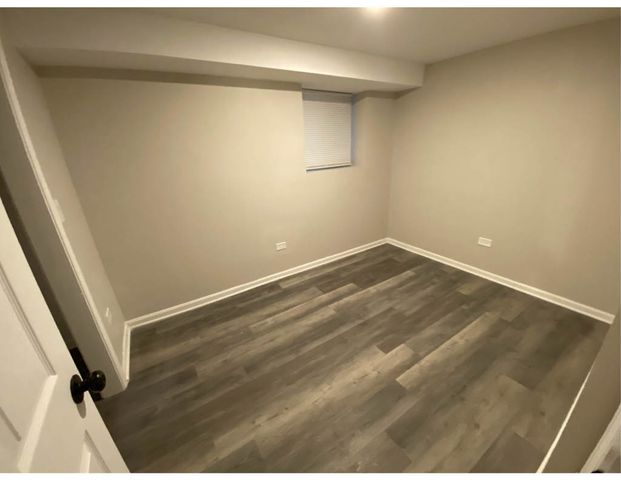 8744 S Saginaw Avenue, Chicago, IL 60617