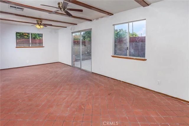 7915 Owensmouth Avenue, Canoga Park, CA 91304