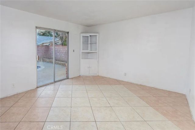 7915 Owensmouth Avenue, Canoga Park, CA 91304