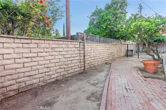 7915 Owensmouth Avenue, Canoga Park, CA 91304