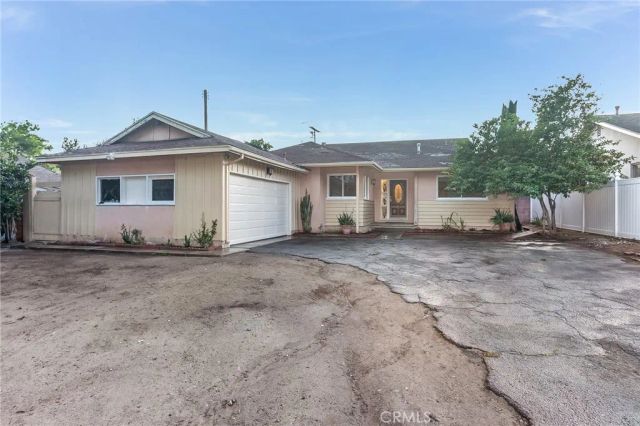 7915 Owensmouth Avenue, Canoga Park, CA 91304