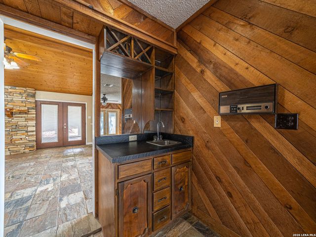 1935 E Fm 1518, St Hedwig, TX 78152