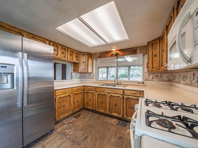 1935 E Fm 1518, St Hedwig, TX 78152
