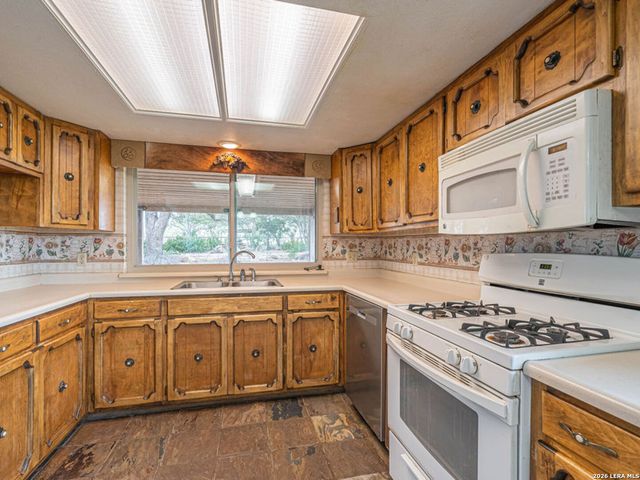 1935 E Fm 1518, St Hedwig, TX 78152