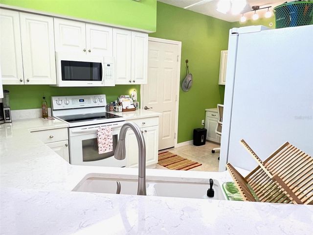 6854 FAIRVIEW TERRACE 6854, Bradenton, FL 34203