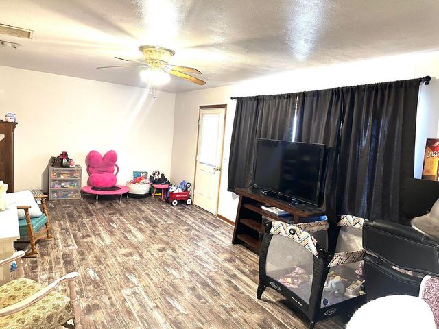 1409 Floydada Street, Plainview, TX 79072