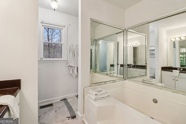 230 Aspen Lake Drive W, Newnan, GA 30263