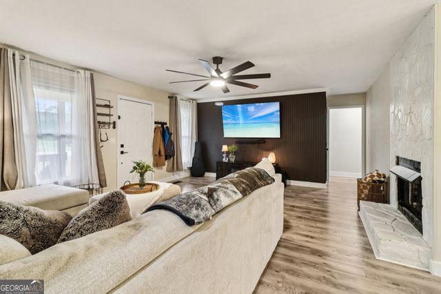 230 Aspen Lake Drive W, Newnan, GA 30263