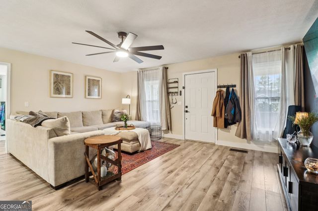 230 Aspen Lake Drive W, Newnan, GA 30263