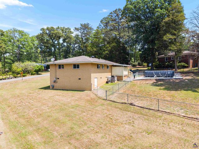 202 Woodland Drive, Warner Robins, GA 31088