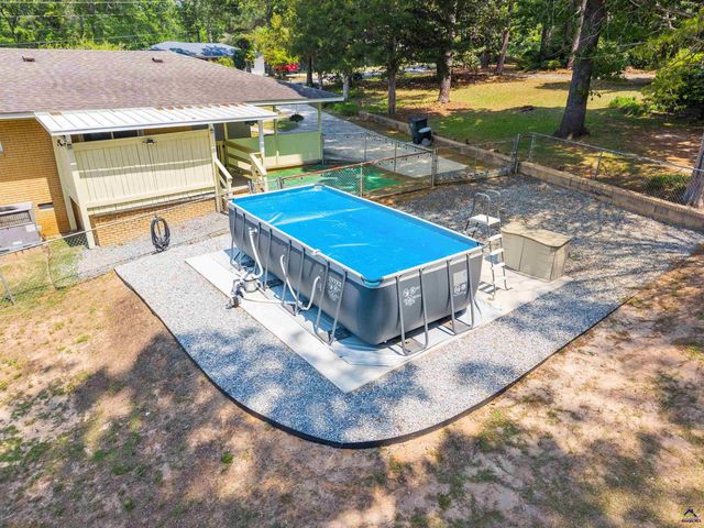 202 Woodland Drive, Warner Robins, GA 31088