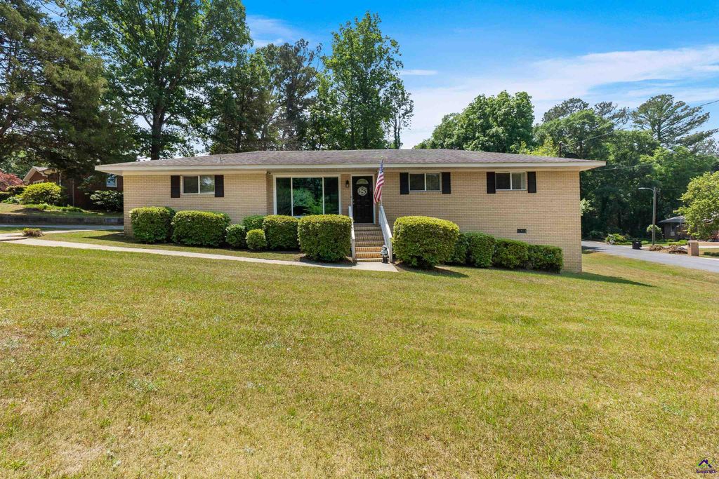 202 Woodland Drive, Warner Robins, GA 31088