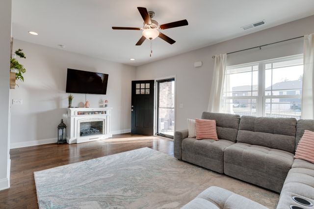 420 Longstone Rd, Gallatin, TN 37066