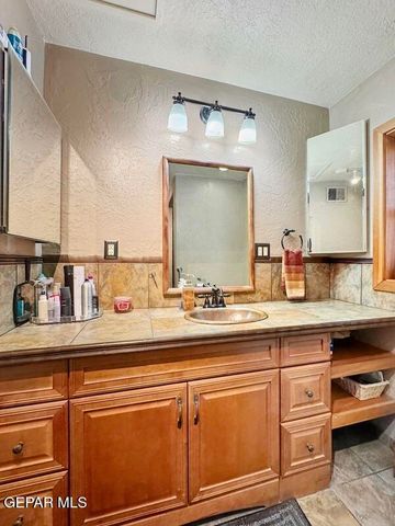 1007 KERBEY Avenue, El Paso, TX 79902