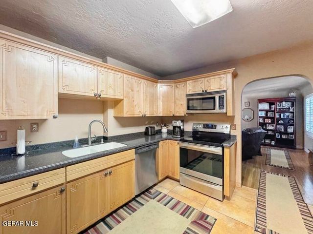 1007 KERBEY Avenue, El Paso, TX 79902