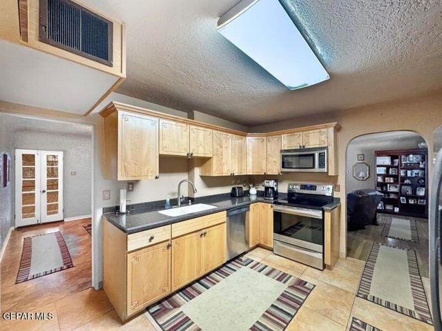 1007 KERBEY Avenue, El Paso, TX 79902