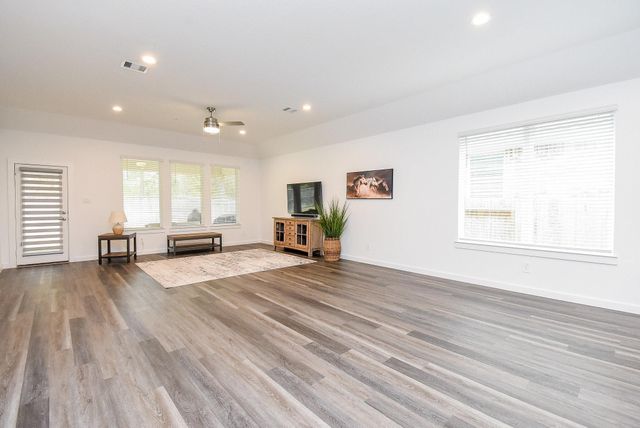 383 Westlake Terrace Drive, Conroe, TX 77304