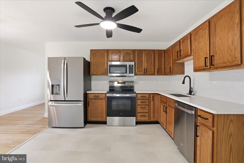 Image 11 of property listing at 15411 SHAMROCK RD SW, Cresaptown, MD 21502