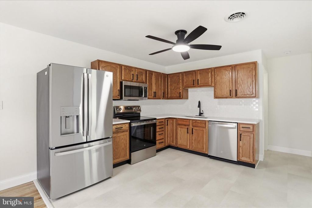 Image 12 of property listing at 15411 SHAMROCK RD SW, Cresaptown, MD 21502