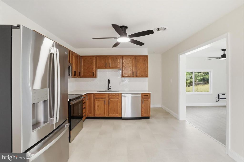 Image 13 of property listing at 15411 SHAMROCK RD SW, Cresaptown, MD 21502